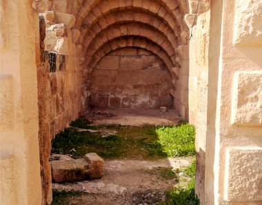 Güneşli bir günde Jerash Ürdün'de Roma arkeoloji kalır.