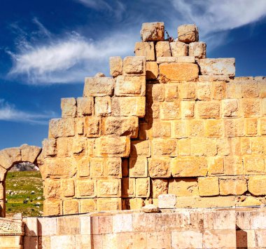 Güneşli bir günde Jerash Ürdün'de Roma arkeoloji kalır.