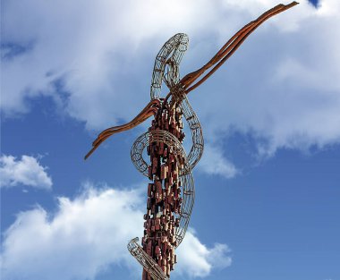 Güneşli bir günde Ürdün 'deki Nebo Dağı' nı geç. Nebo Dağı 817 metre yüksekliğindedir..