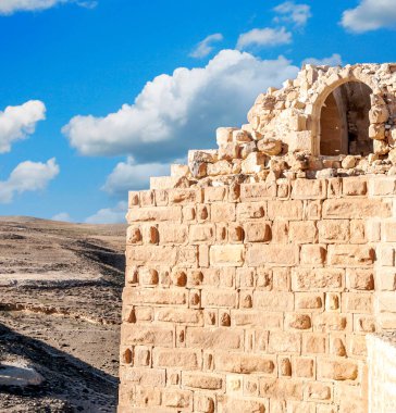 Shobak çölünde eski bir kale yıkıldı.