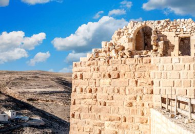 Shobak çölünde eski bir kale yıkıldı.