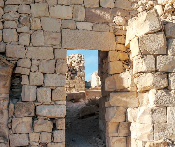 在Shobak沙漠中被毁的古堡 — 图库照片