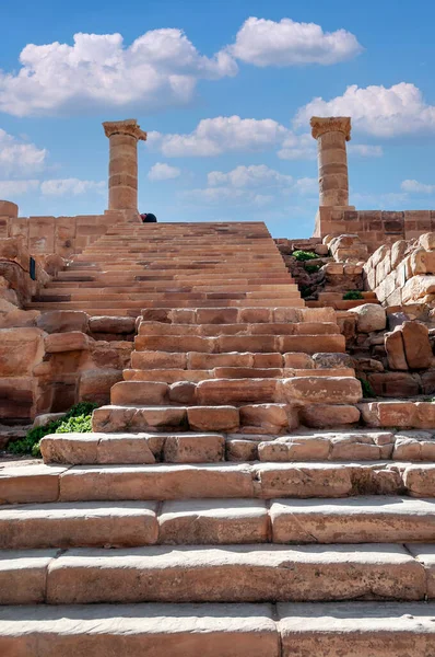 Ruinas Antigua Ciudad Petra Jordania Día Soleado Petra Importante Yacimiento —  Fotos de Stock