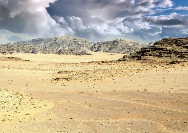 Ürdün 'deki Wadi Rum Çölü' nün dramatik gökyüzü