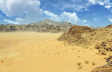Ürdün 'deki Wadi Rum Çölü' nün dramatik gökyüzü