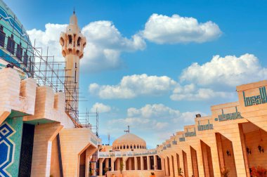 Ürdün 'deki Kral Abdullah Camii. Güneşli bir günde