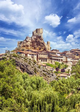 Köy Frias Burgos İspanyol il güneşli bir günde.