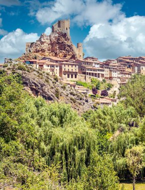 Köy Frias Burgos İspanyol il güneşli bir günde.