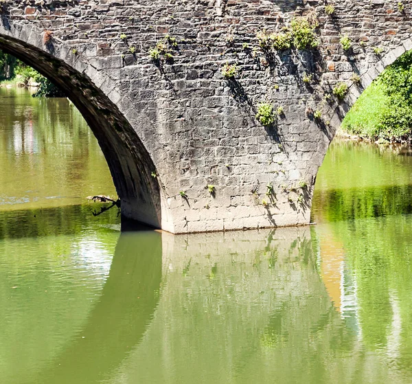 Ponte Pedra Rio Dia Ensolarado — Fotografia de Stock