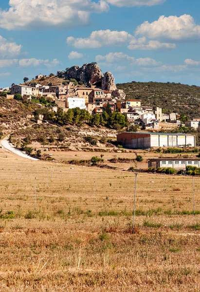 Wiejska Wioska Północy Hiszpanii Otoczona Polami Uprawnymi Pochmurny Dzień — Zdjęcie stockowe