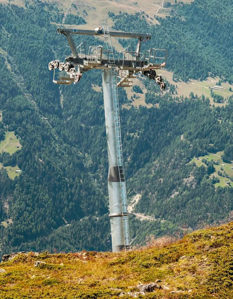 晴れた日にサン リュック バレーでスイスのアルプスの山々 — ストック写真