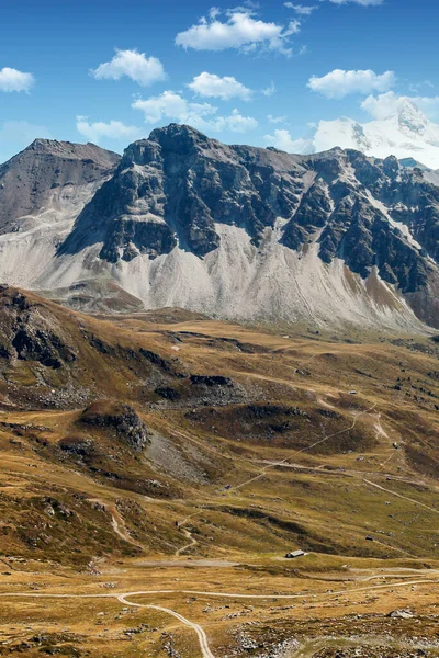 Горы Швейцарских Альп Долине Святого Люка Облачный День — стоковое фото
