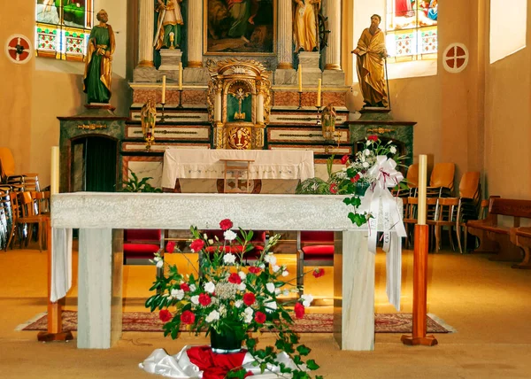 Bir Chapel kendi sunak Grimentz İsviçre ile kapalı
