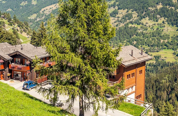 Casas Madeira Nos Alpes Suíços Vale Saint Luc Dia Nublado — Fotografia de Stock