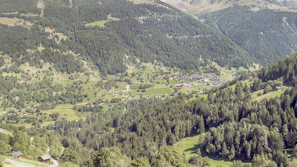 Montañas Los Alpes Suizos Valle Saint Luc Día Nublado —  Fotos de Stock