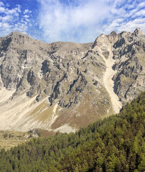 Hory Švýcarských Alp Údolí Svatého Luca Oblačného Dne — Stock fotografie
