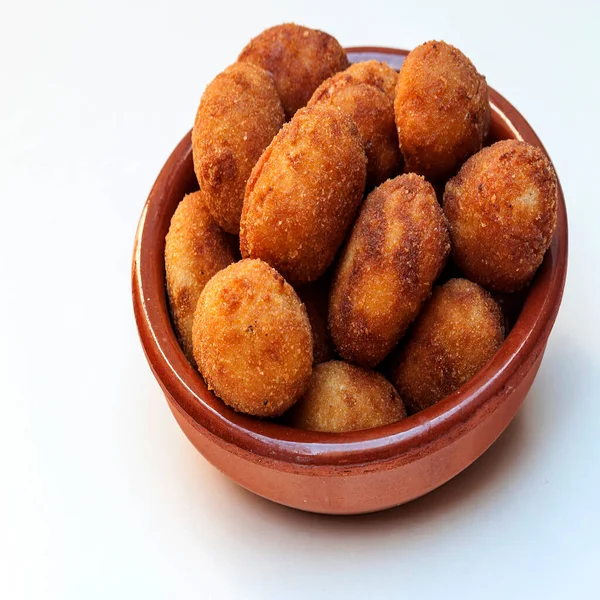 Croquettes Omringd Door Witte Achtergrond — Stockfoto