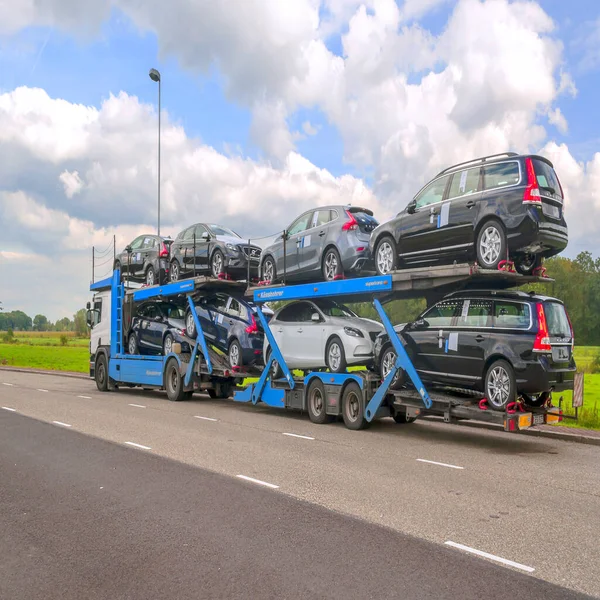 Amsterdam Nederland September 2014 Vrachtwagen Aanhangwagen Uitvoering Van Verschillende Auto Stockfoto