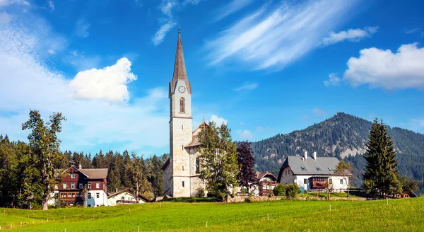 Village Gosau Med Sina Trähus Alperna Österrike Molnig Dag — Stockfoto