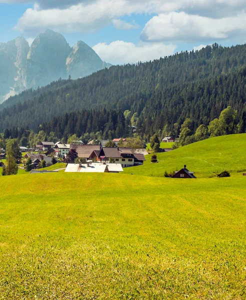 오스트리아의 알프스 산맥에 사우라는 마을의 — 스톡 사진