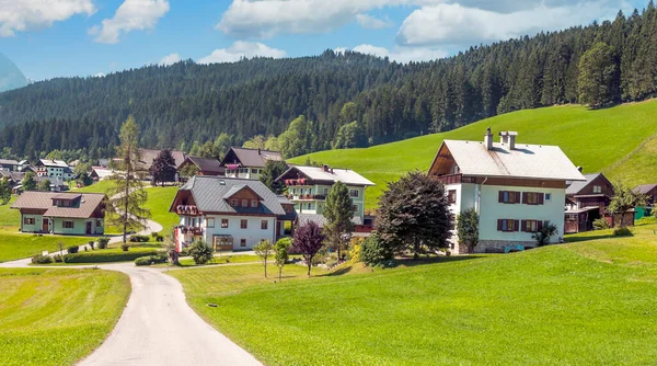 Vila Gosau Com Suas Casas Madeira Nos Alpes Áustria Dia — Fotografia de Stock