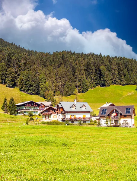 Village Gosau Its Wooden Houses Alps Austria Cloudy Day — Stock Photo, Image