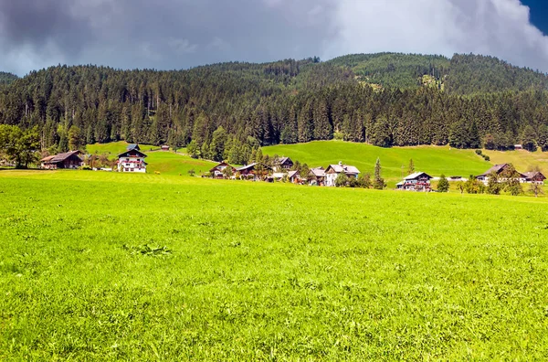 Χωριό Gosau Ξύλινα Σπίτια Του Στις Άλπεις Της Αυστρίας Μια — Φωτογραφία Αρχείου