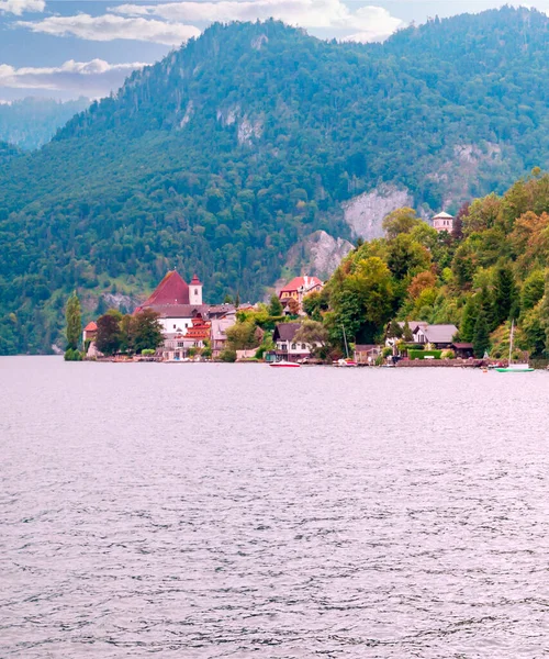 天気の良い日にヨーロッパアルプスのアルプバッハ — ストック写真