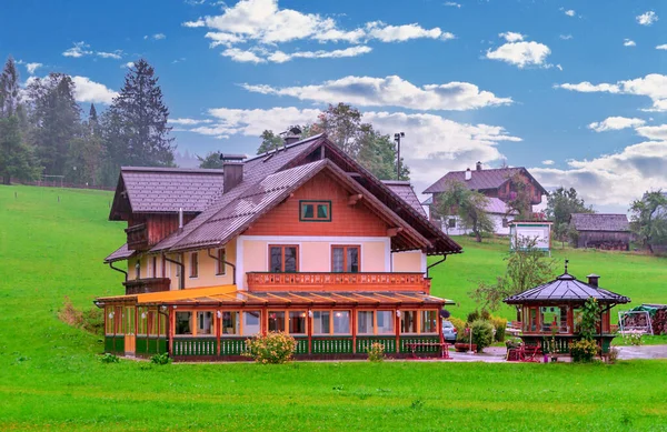 Vila Gosau Com Suas Casas Madeira Nos Alpes Áustria Dia — Fotografia de Stock