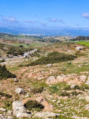 İspanya 'nın güneyindeki Malaga eyaletindeki dağlar güneşli bir günde