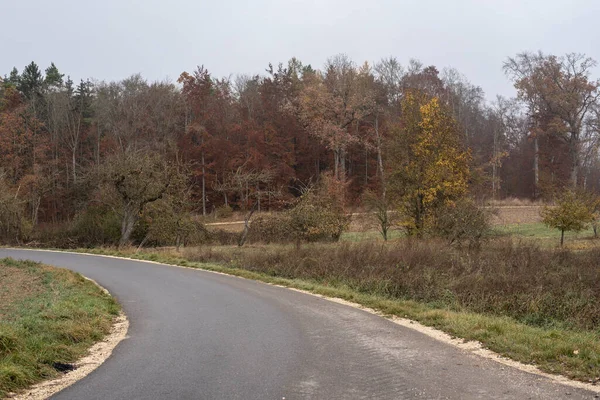 Eine Landstraße Der Herbstlichen Landschaft Auf Der Schwäbischen Alb — Stockfoto