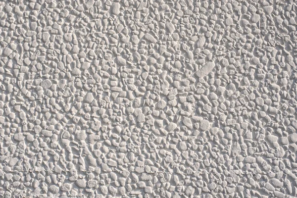 Wall Covered Small Pebbles Painted White Bright Sunshine — Stockfoto
