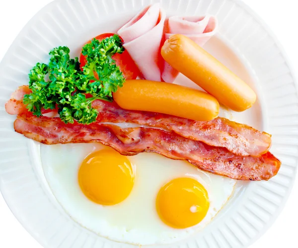 Desayuno con tocino, huevo frito y salchicha — Foto de Stock