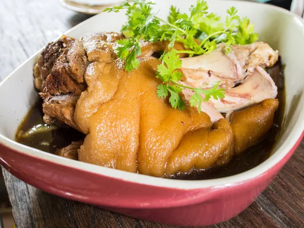 Estofado pierna de cerdo comida tailandesa — Foto de Stock