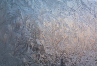 penceresinde ayaz desenleri