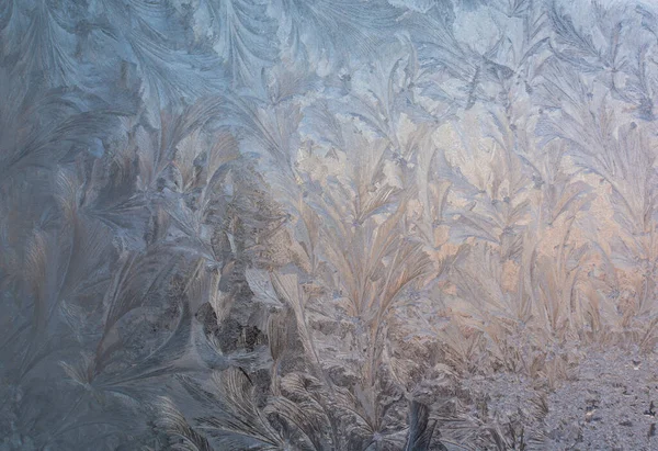 penceresinde ayaz desenleri