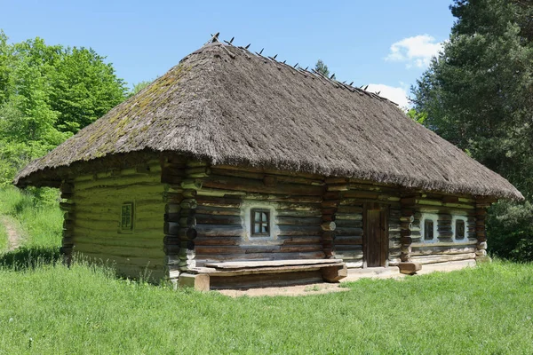 Παραδοσιακό Ουκρανικό Ξύλινο Σπίτι Χωριό — Φωτογραφία Αρχείου
