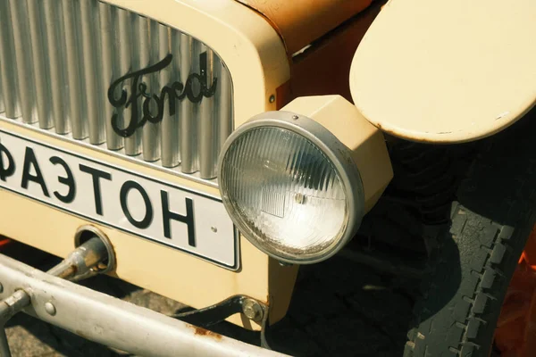 Παλιός Κίτρινος Προβολέας Αυτοκινήτου Προβολέας Του Ρετρό Στυλ Αυτοκινήτου — Φωτογραφία Αρχείου