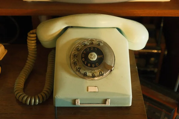 Oude Vintage Klassieke Telefoon Met Een Snoer — Stockfoto