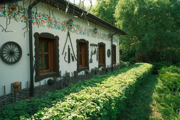 Παραδοσιακό Ουκρανικό Σπίτι Στο Χωριό Παλαιό Αγροτικό Κτίριο — Φωτογραφία Αρχείου