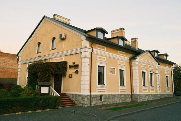 Beautiful Yellow White Building City Brick Orange Yellow Building City — Zdjęcie stockowe