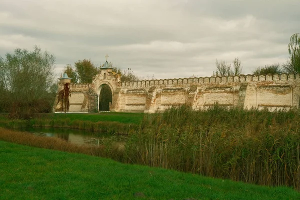 Ancient Cossack Fortress Brick Walls Gates Moat Bridge Leading Fortress — Φωτογραφία Αρχείου