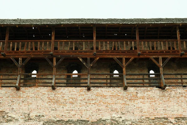 Schutzmauer Der Festung Festung Zwischen Türmen Mit Stellungen Von Bogenschützen — Stockfoto