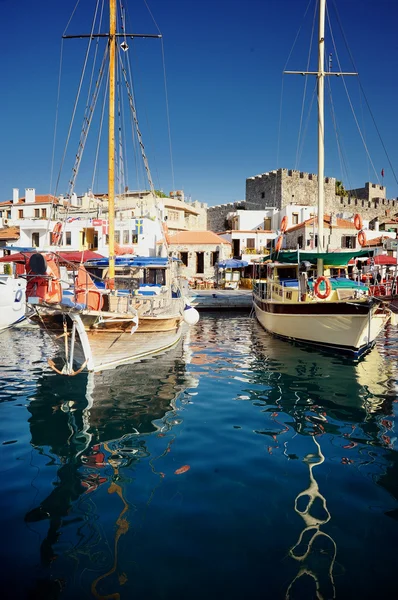 Yachts in bay — Stock Photo, Image