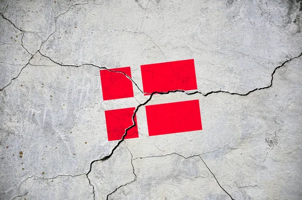 Μια Εικόνα Της Σημαίας Της Δανίας Έναν Τοίχο Μια Ρωγμή — Φωτογραφία Αρχείου