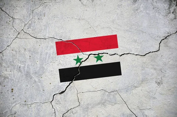 Stary Wizerunek Flagi Syryjskiej Republiki Arabskiej Ścianie Pęknięciem Kryzys — Zdjęcie stockowe