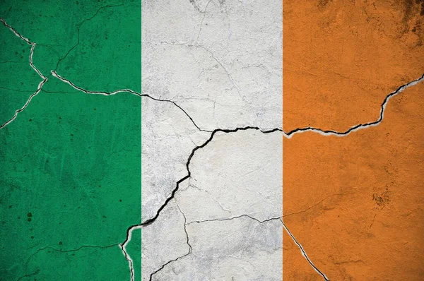 Immagine Della Bandiera Irlandese Muro Con Una Crepa Contesto — Foto Stock