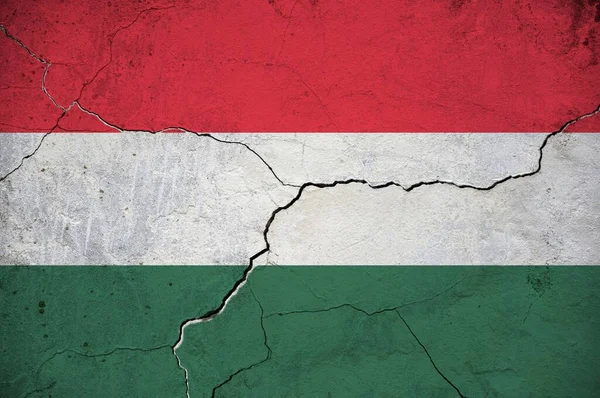 Obraz Węgierskiej Flagi Ścianie Pęknięciem Kontekst — Zdjęcie stockowe