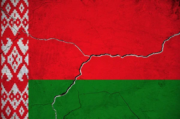 Obraz Białoruskiej Flagi Ścianie Pęknięciem Kontekst — Zdjęcie stockowe