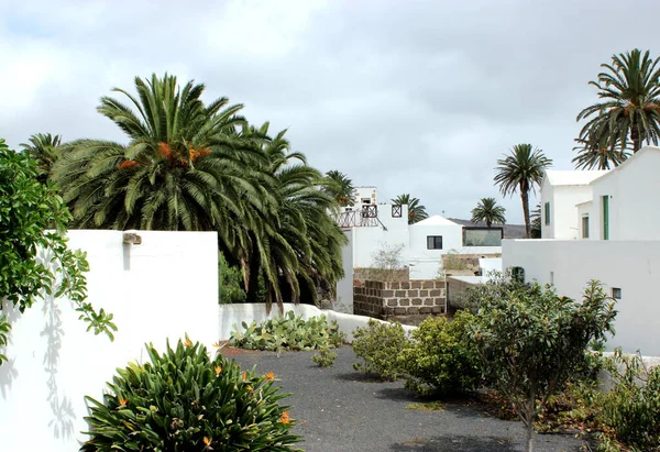 Lanzarote adasında tipik bir mimari gösterisi.